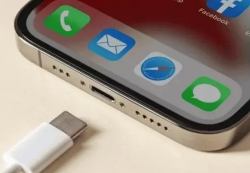 陕西苹果15维修分享iPhone15改USB-C接口后能和安卓用户互借充电器吗 